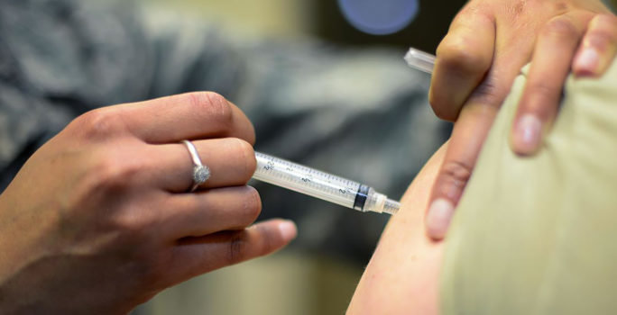 För att bli av med svåra besvär som pälsdjursallergiker är det många som bestämmer sig för att vaccinera sig.
